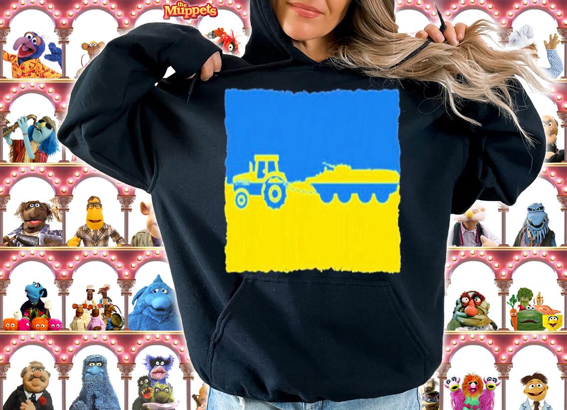 Ukraine Farmer Tractor Stealing A Russian Tank Shirt t-shirt hoodie