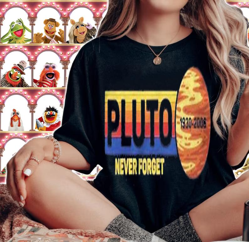 Pluto Never Forget Science Space Retro Shirt t-shirt